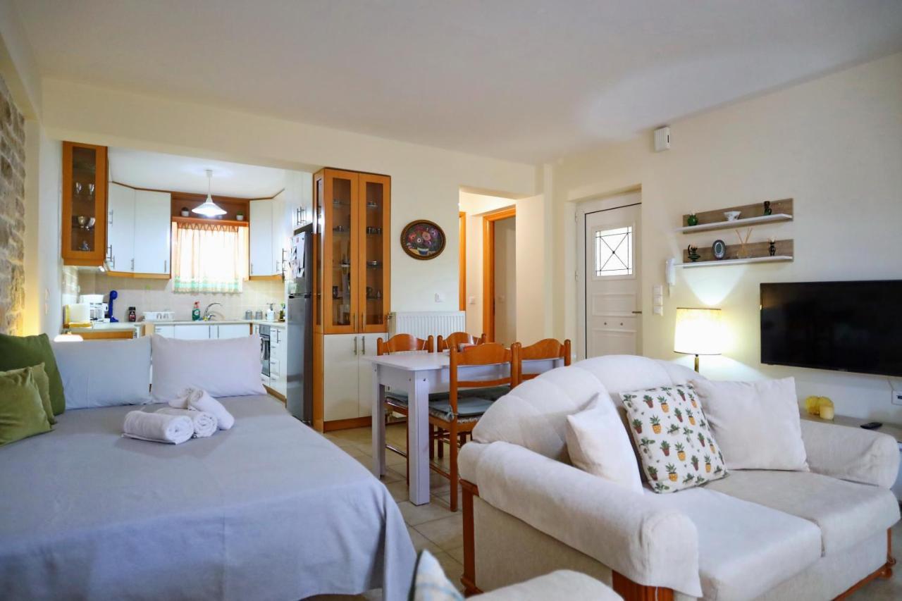 Fou'S Apartment Nafpaktos Bagian luar foto